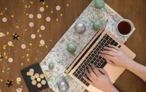 chelovek-za-noutbukom